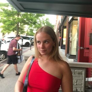 Meet your Posher, Claire